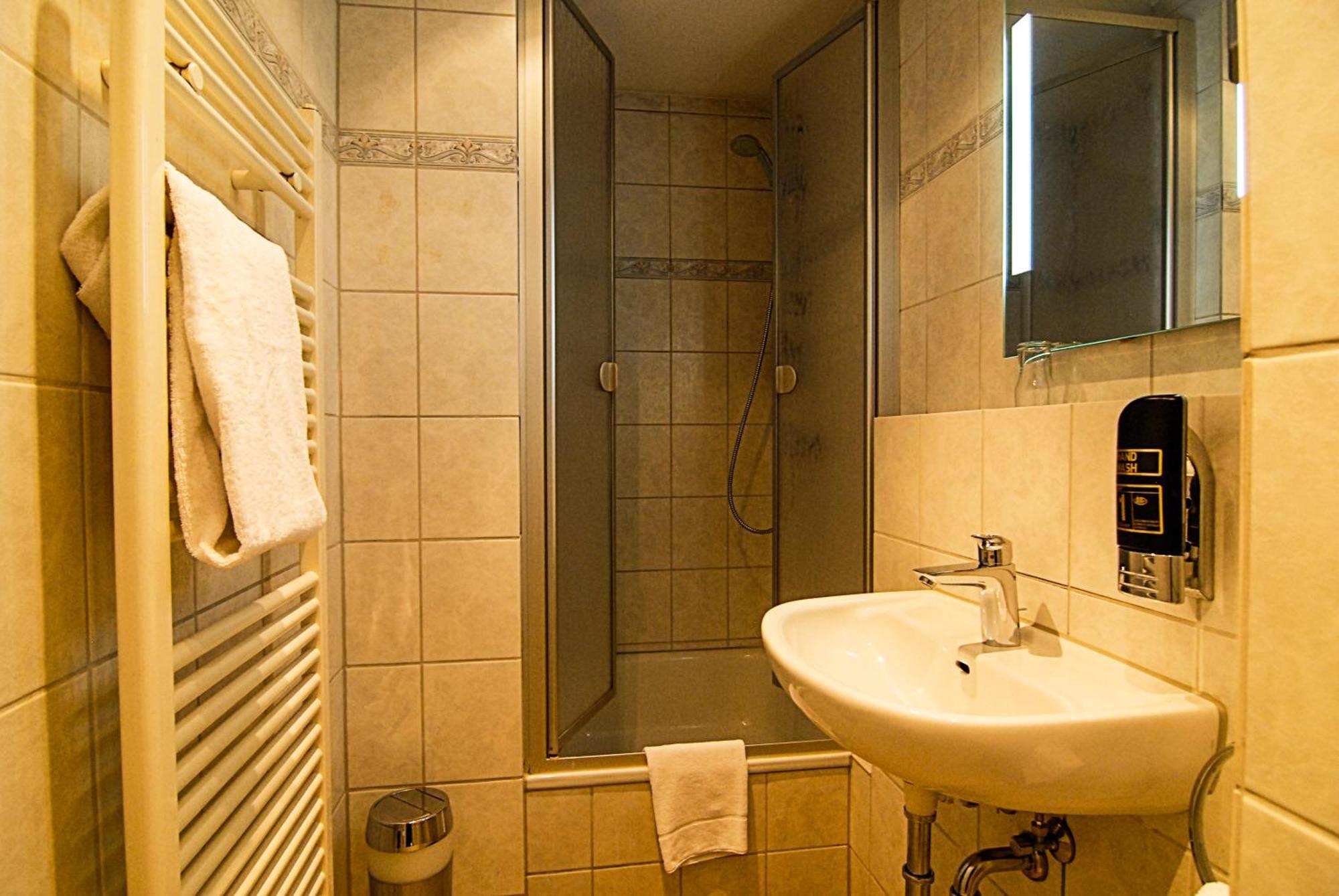 Adolphs Hotel Cologne Bilik gambar